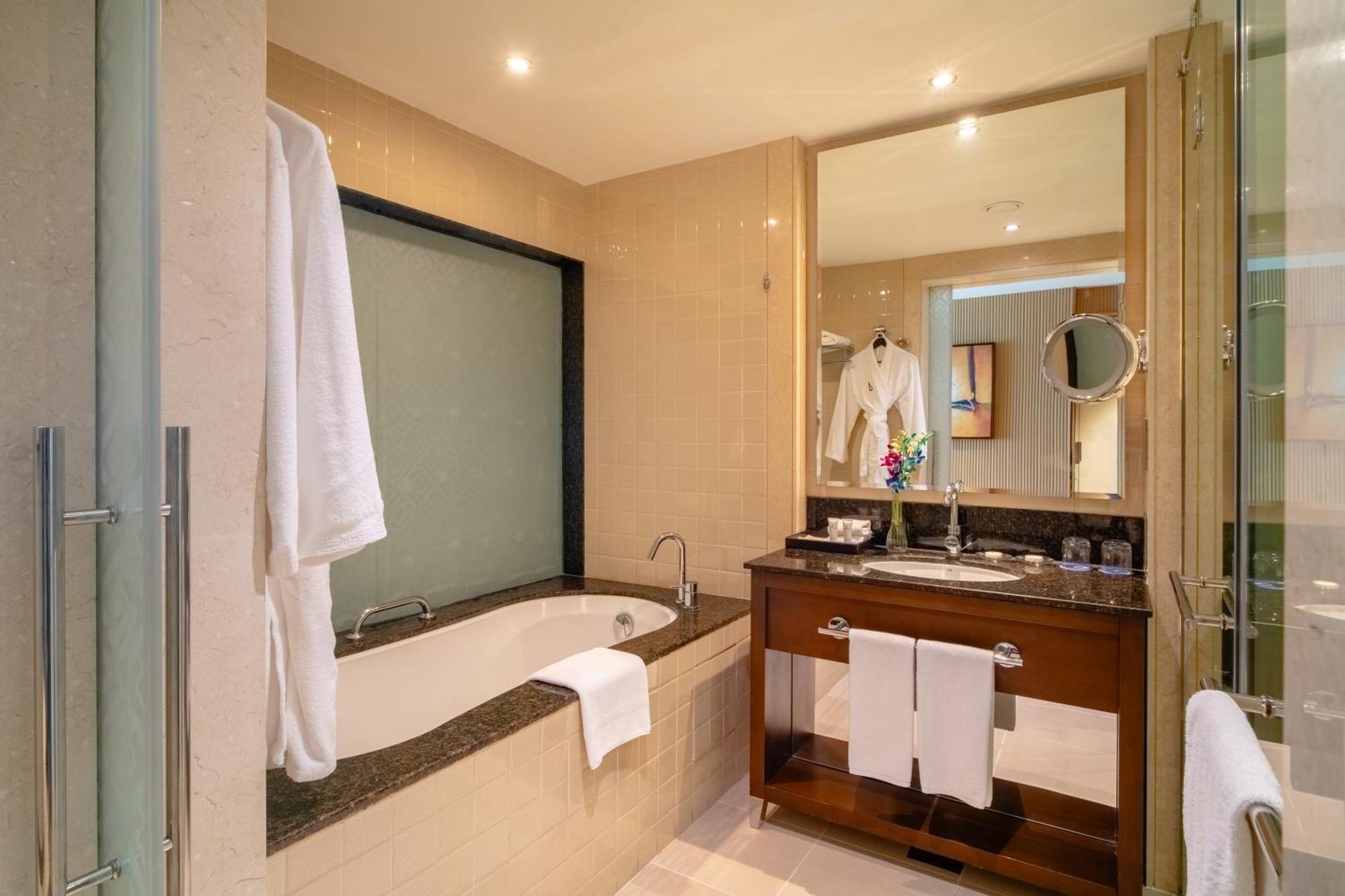 Asiana Hotel Dubai Exterior foto A bathroom in a hotel