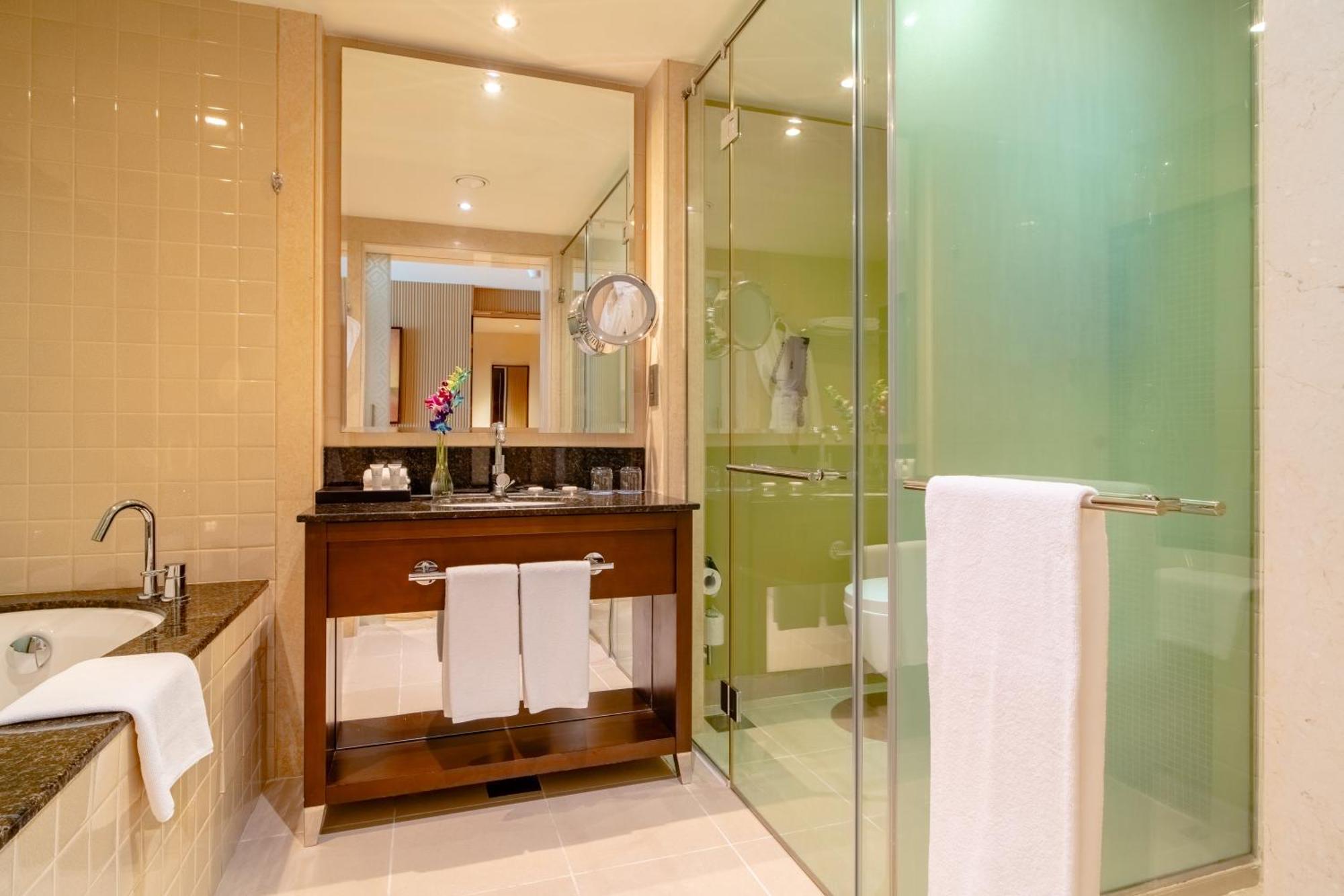 Asiana Hotel Dubai Exterior foto A bathroom in a hotel