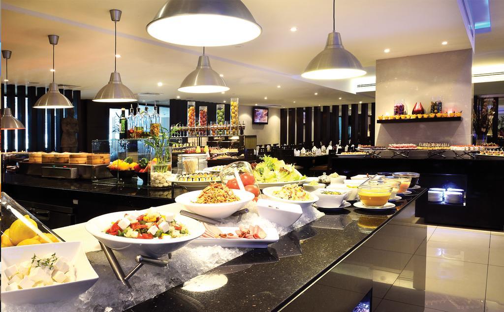 Asiana Hotel Dubai Exterior foto A buffet at a hotel